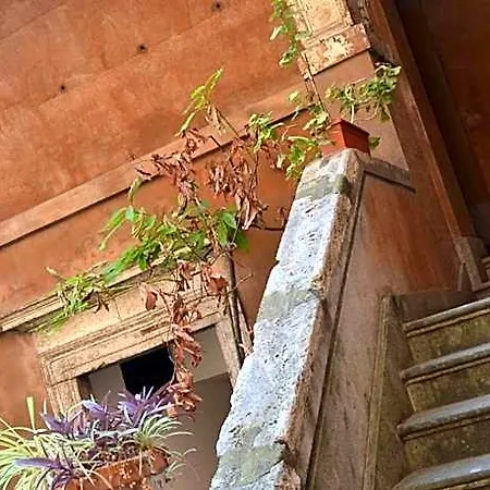 Palazzo Velli Apartment